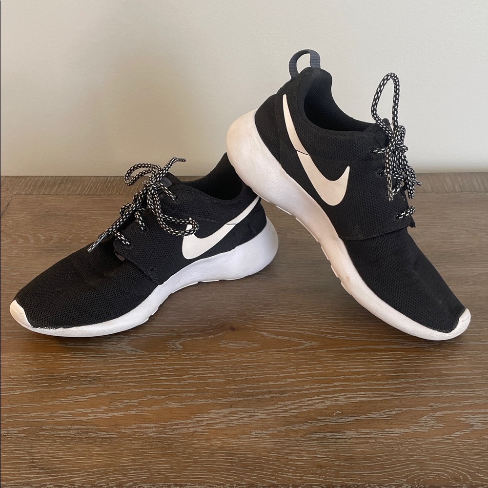 Nike Roshe One Sneakers